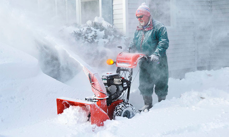 Cote de fiabilité des souffleuses à neige électriques et à gaz basée sur les avis des utilisateurs