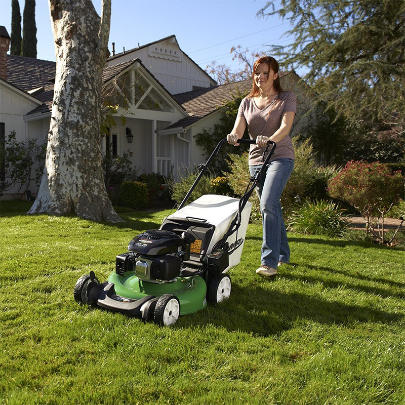 Wheel mower with grass catcher