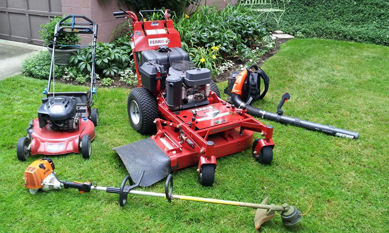 Types of lawn mowers and trimmers