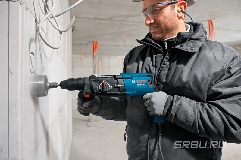 Horizontal rotary hammer