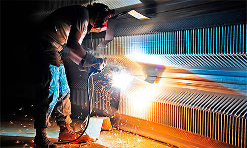 What are the types of welding machines and their applications