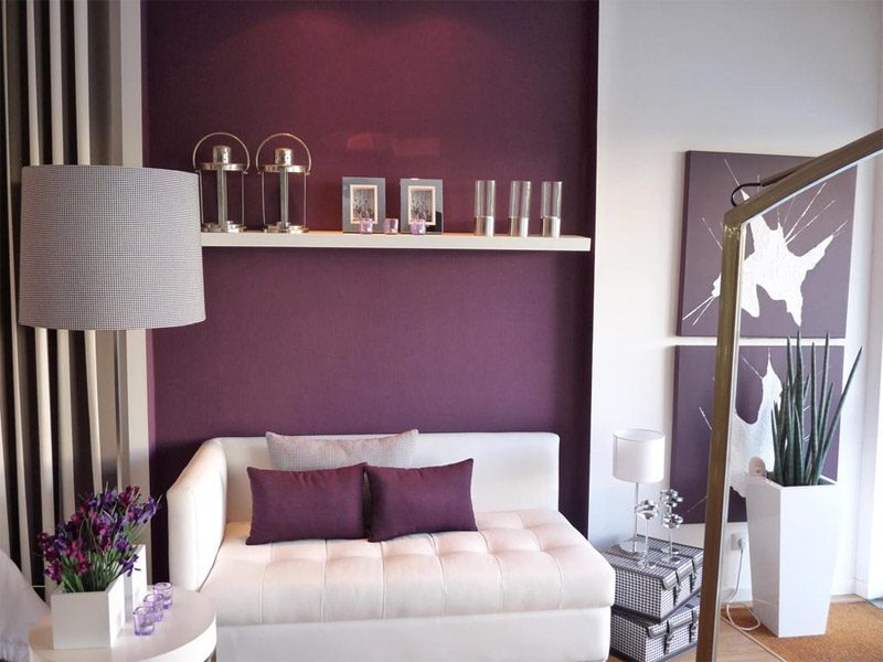 Living room in red and purple tones