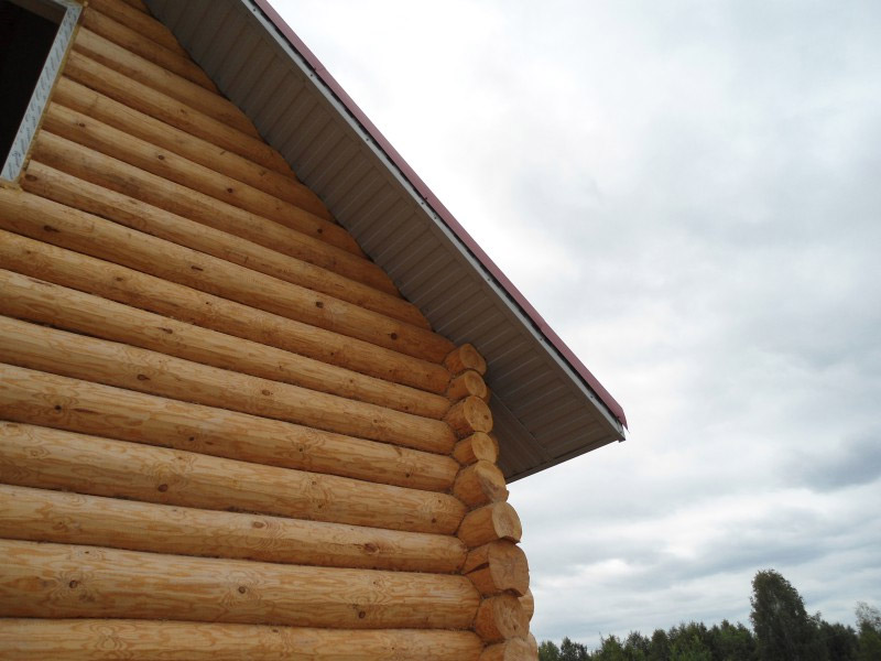 Overhang corrugated board