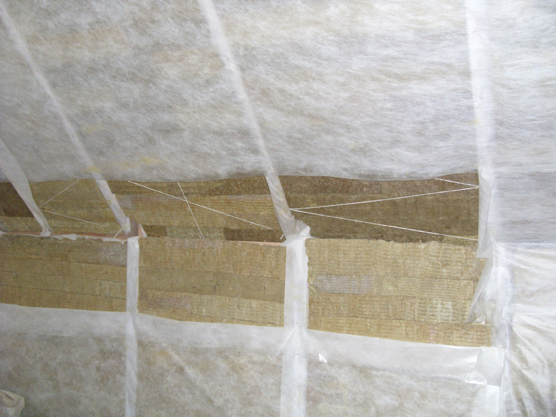 Roof insulation with basalt wool