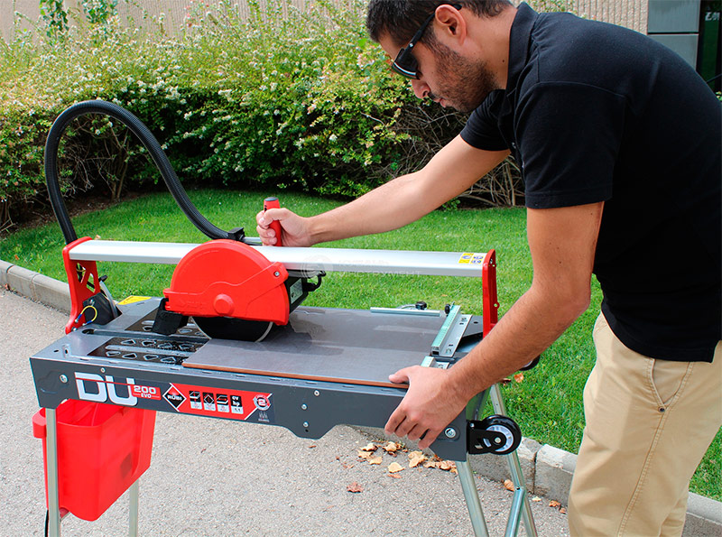 Top plate electric tile cutter