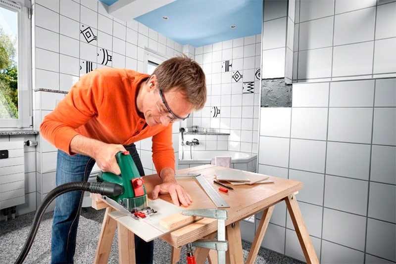 Using a jigsaw to saw tiles