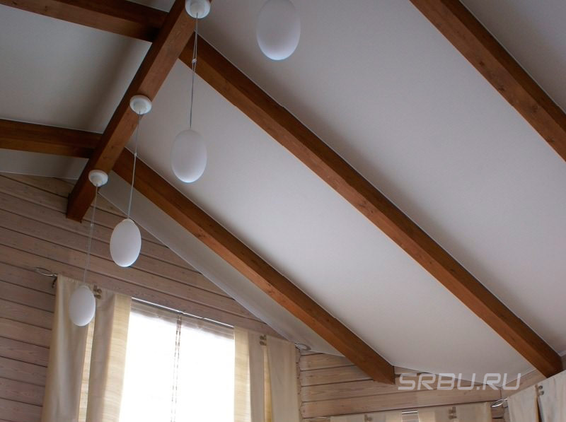 Soffitto a secco con travi rialzate