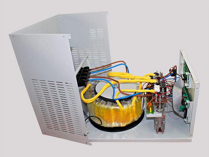 Elektronikong boltahe regulator