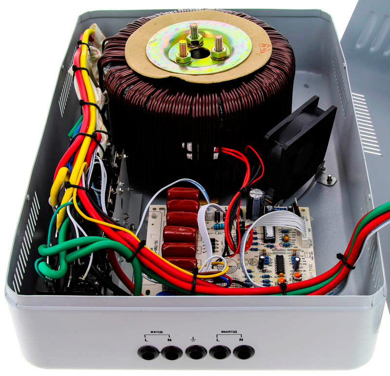 Relæ spænding regulator