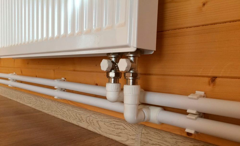 Radiateur à panneau avec raccord inférieur