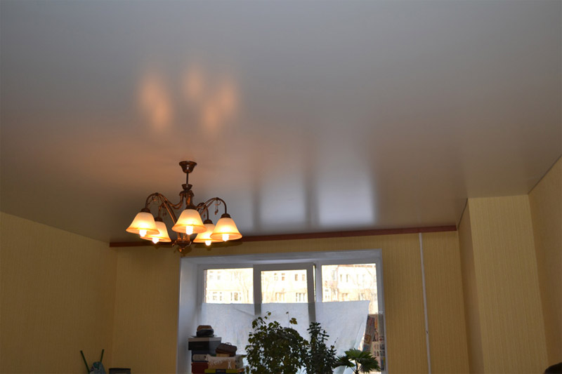 Plafond tendu avec finition satinée