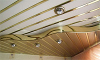 Slatted ceiling in the bathroom