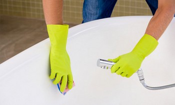 How to wash an acrylic bath