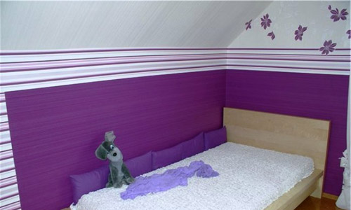 Horizontal combination of wallpaper in the bedroom