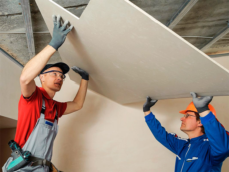 Plastering the ceiling