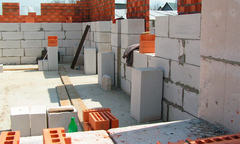 Blocs pour la construction d'une maison qui sont mieux utilisés