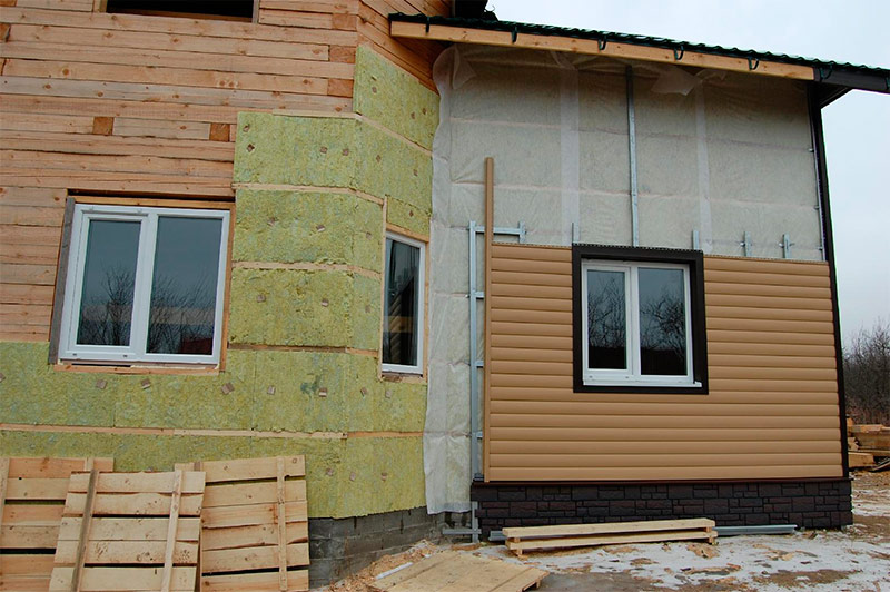 Réchauffer une maison en bois avec de la laine de roche