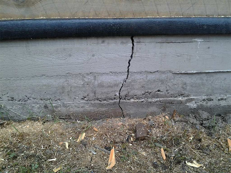 Foundation crack