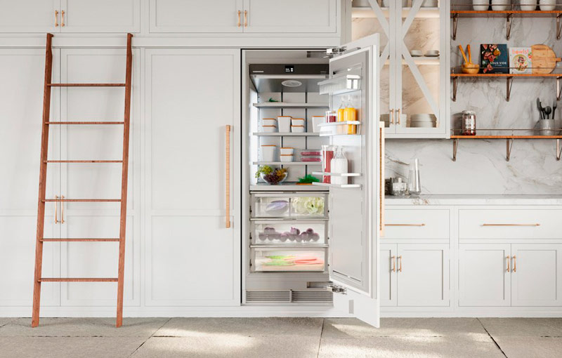 Built-in single door refrigerators