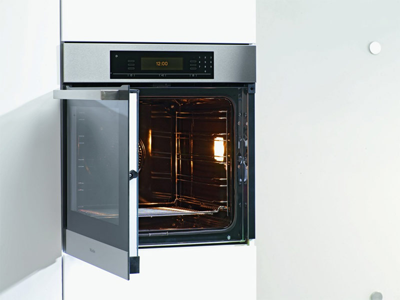 Oven with hinged door